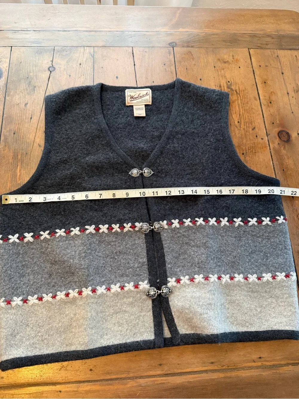 Woolrich Women's Medium Dark Gray Knit Sweater with Cream Label